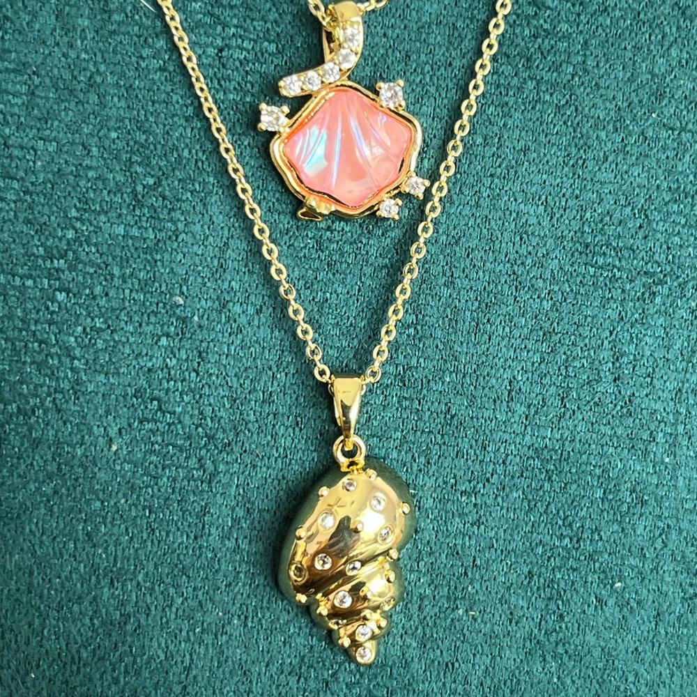 Gold Seashell and Clam Beach Necklace Set…So Lovely!!